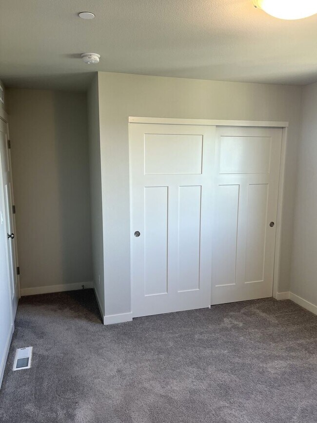 Building Photo - Beautiful Beaverton 4 Bedroom Home with Open Floor Plan, Deck & Upstairs Bonus Room