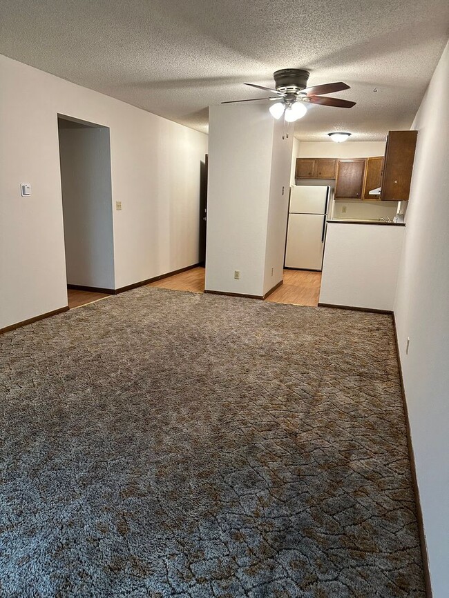 Building Photo - One Bedroom