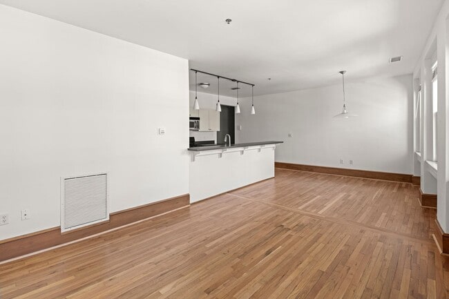 Building Photo - 55 1/2 Haywood St, Apt 3B