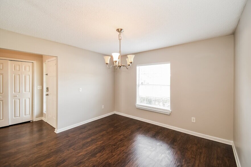 Building Photo - 9432 Harrier Ct