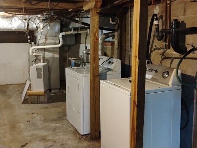 Building Photo - 8322 Chatham Church