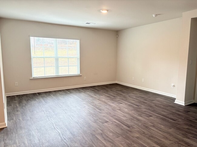 Building Photo - MOVE IN SPECIAL - 4 Bedroom, 2 Bathroom House in Trinity!