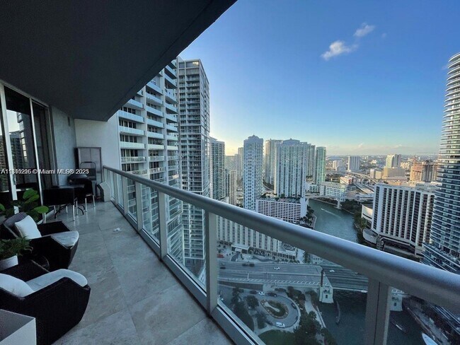 Building Photo - 475 Brickell Ave