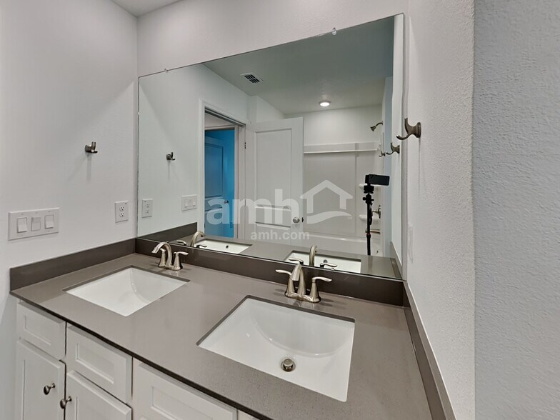 Building Photo - 37764 Dusty Saddle Ln