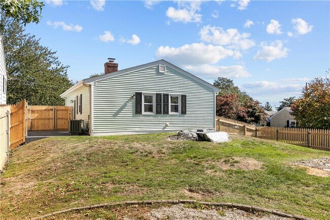 Building Photo - 23 Holten Ave