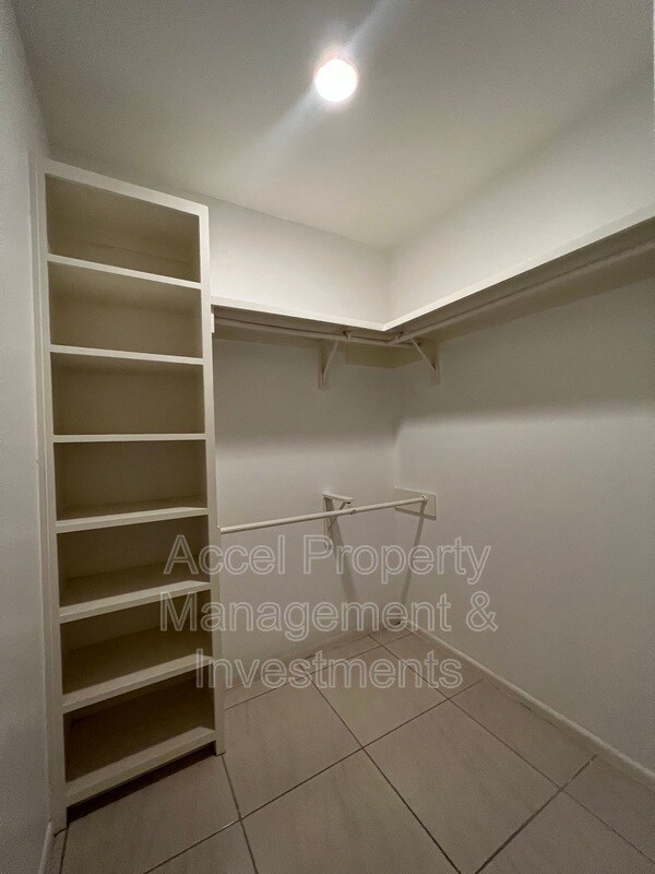 Building Photo - 214 Fig Dr