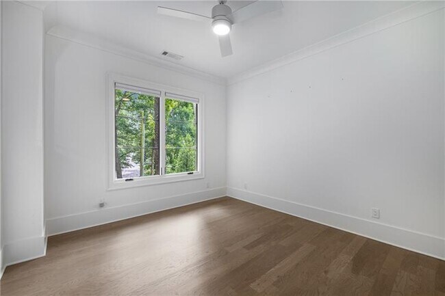 Building Photo - 306 Pinecrest Rd NE
