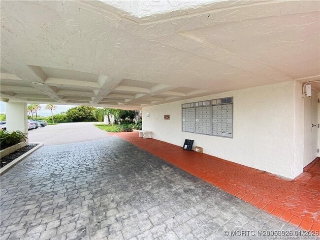 Building Photo - 9400 S Ocean Dr