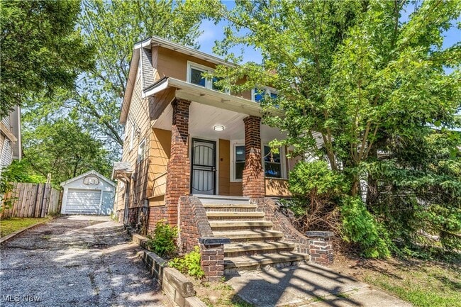 Primary Photo - 1458 Larchmont Rd