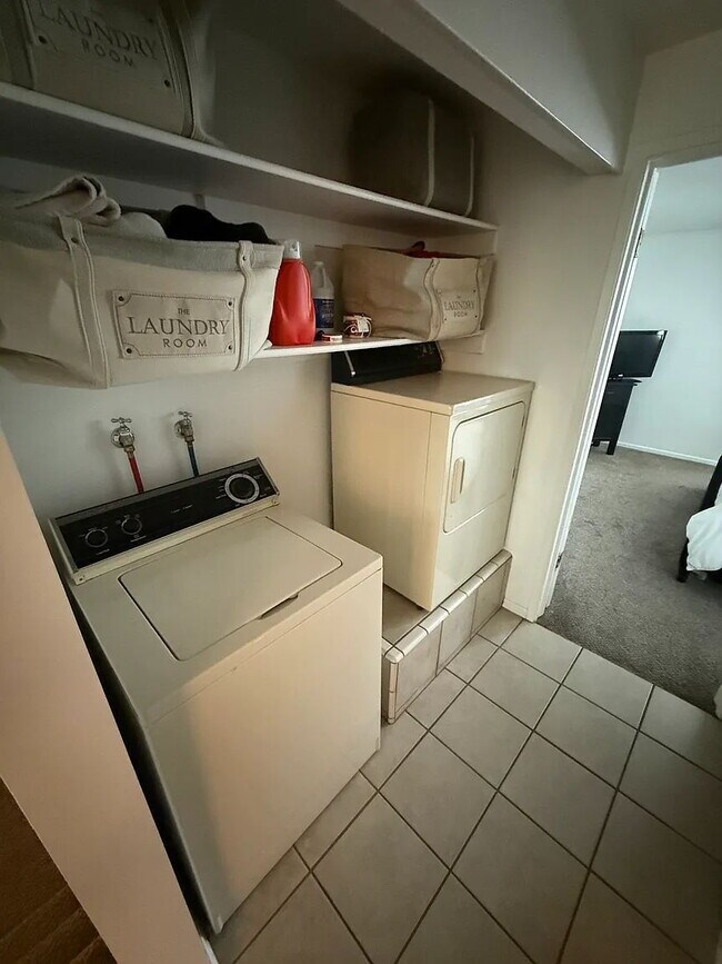 Building Photo - Charming 2-Bed Townhouse with 1.5 Baths in Serene UT Locale