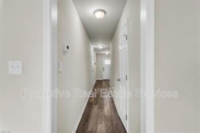 Building Photo - 223 N 7th St