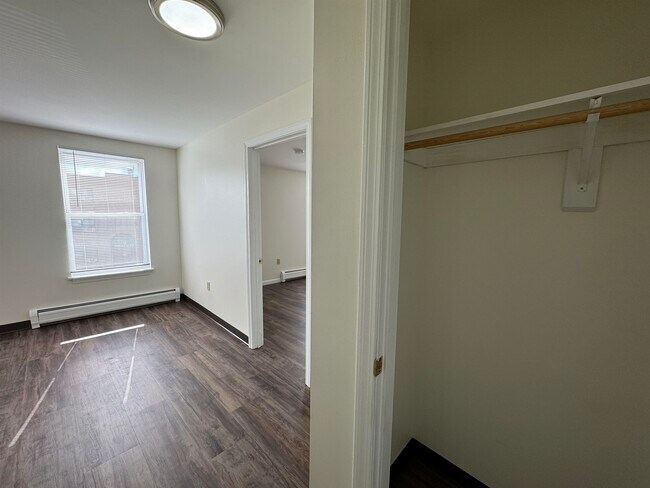 Building Photo - 4 Martin St