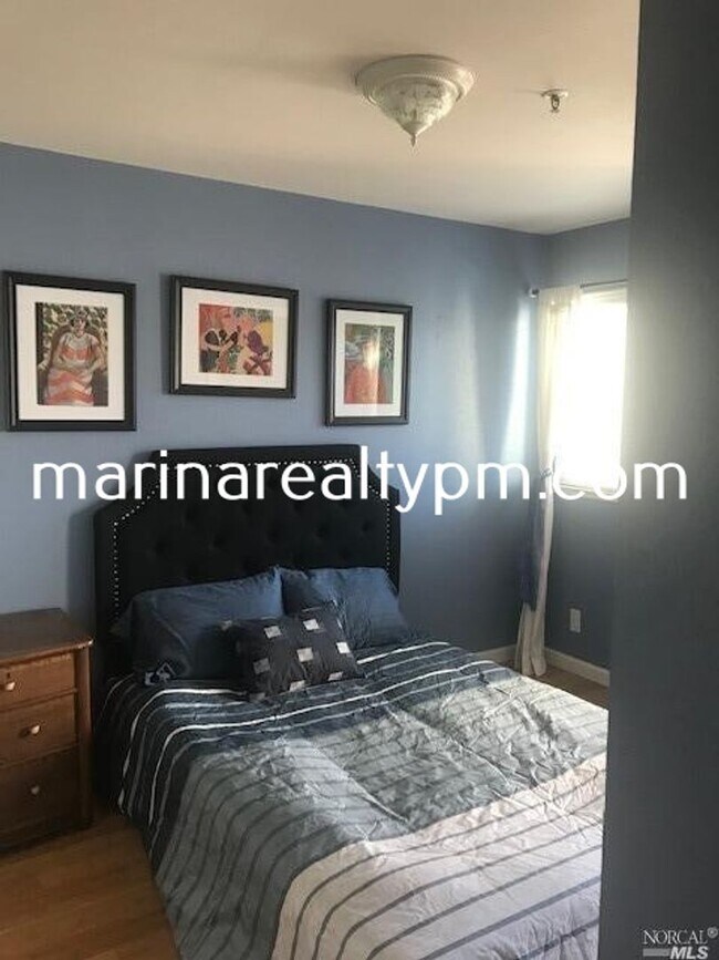 Building Photo - Gorgeous 3 bedroom 2.5 bath 2 story Townho...