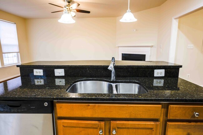 Building Photo - 2691 Sheffield Hill Way
