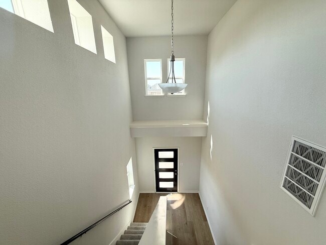 Building Photo - 15455 Foresail Ln