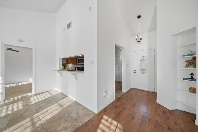 Building Photo - 2805 Pickett Dr