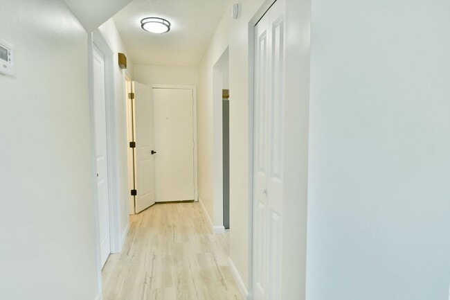 Building Photo - 460 &amp; 462 Fowler St