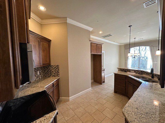 Building Photo - 640 SW 6th St