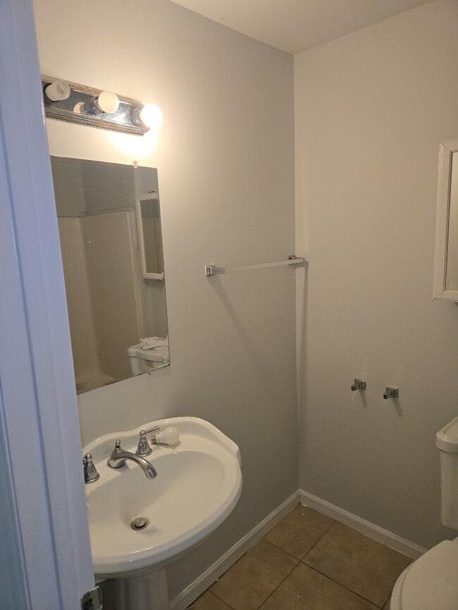 Building Photo - 207 Graycliff Ct