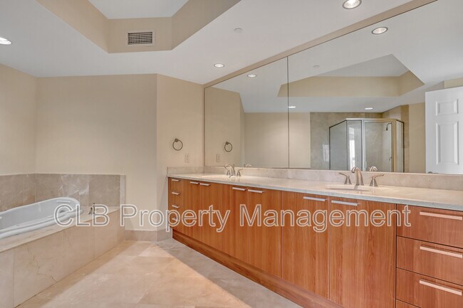 Building Photo - 231 Riverside Dr