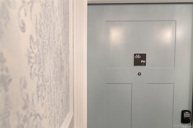 Building Photo - 1090 New York Ave