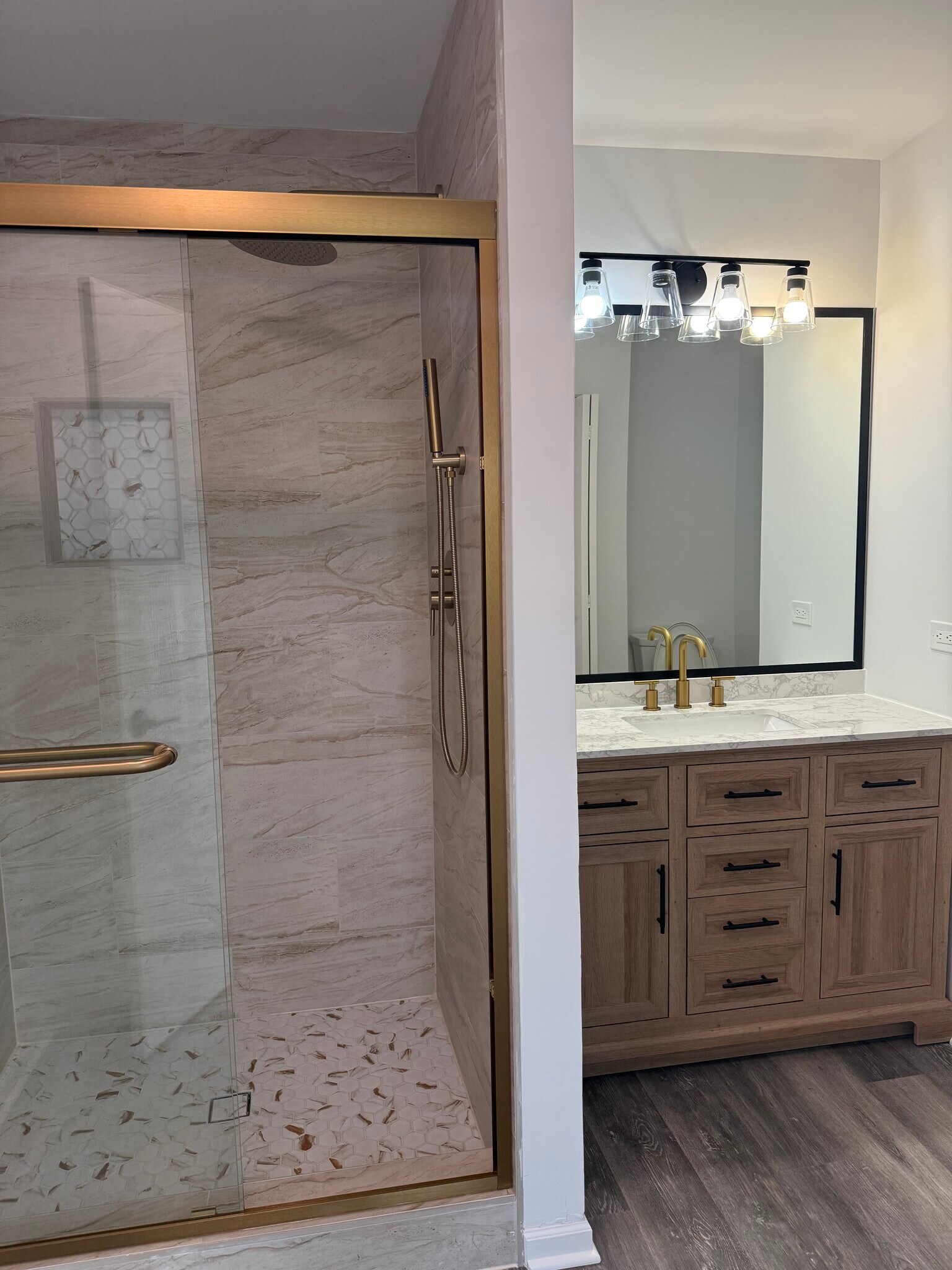 Building Photo - 921 Mesa Dr