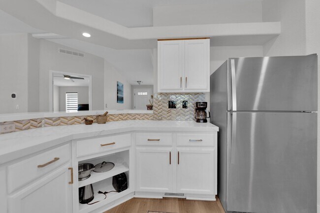 Building Photo - Single-Level Living with Giant Garage & Ba...