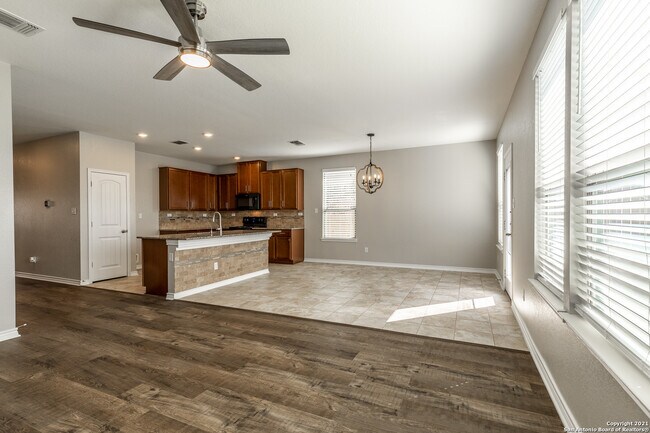 Building Photo - 682 Pond Springs