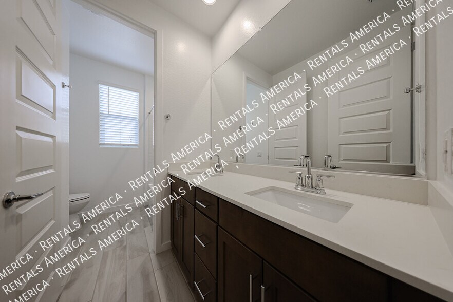 Building Photo - 10151 E Ulysses Ave