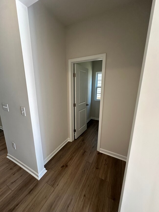 Building Photo - 220 Paneer Ln