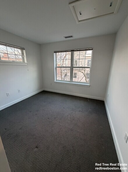 Building Photo - 11 Alder St