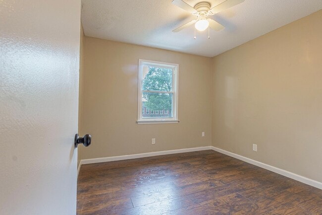 Building Photo - 4BR/1.5BA split-level in Grandview Heights