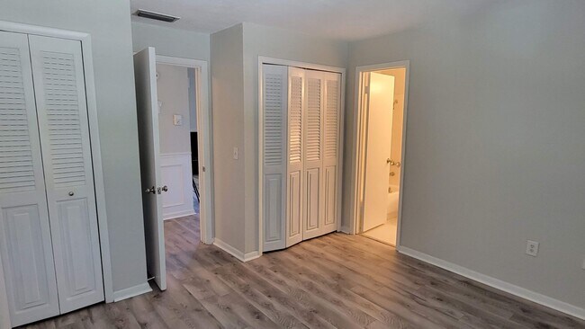 Building Photo - 3 beds 3 bath condo on the golf course