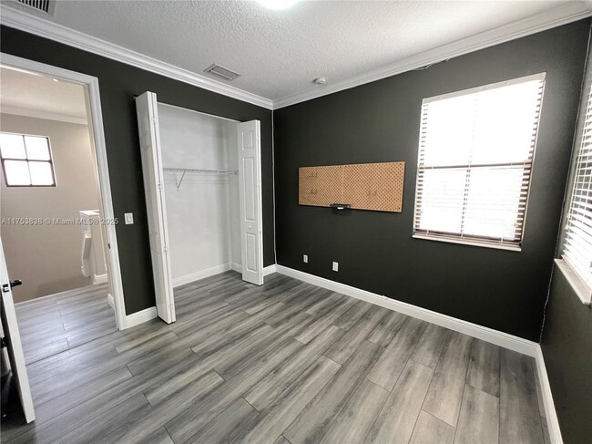 Building Photo - 8342 NW 39th Ct