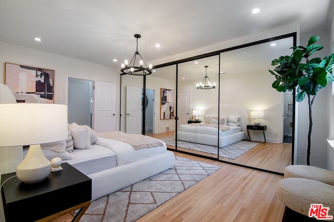 Building Photo - 137 N Poinsettia Pl