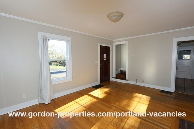 Building Photo - MOVE IN SPECIAL: SE Cesar E Chavez Blvd - ...