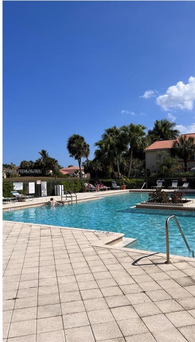 Building Photo - 3350 Pinewalk Dr N