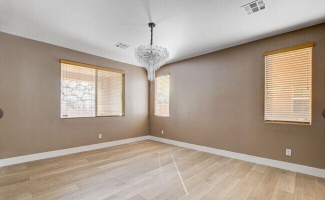 Building Photo - 757 Secret London Ave