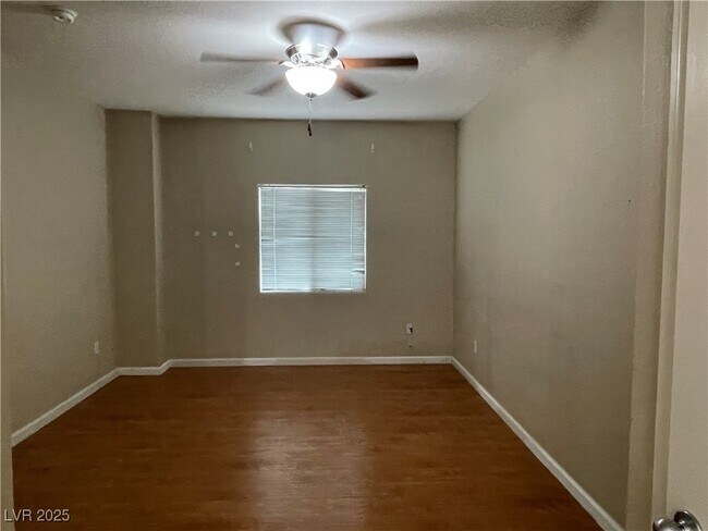 Building Photo - 7701 W Robindale Rd