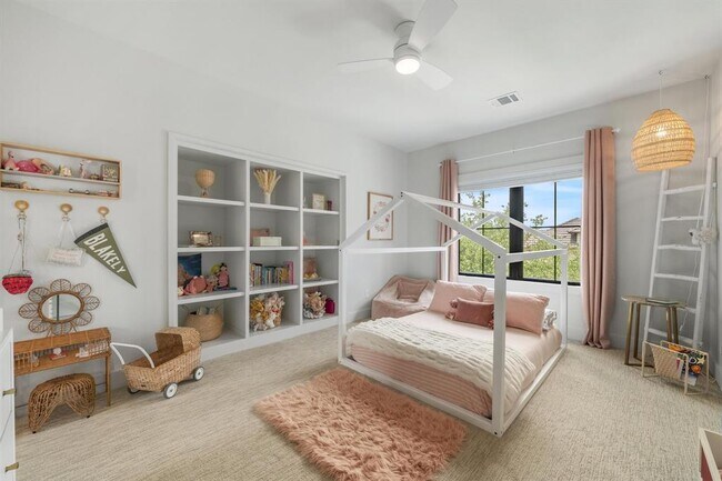 Building Photo - 703 Serene Estates Dr