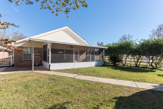 Building Photo - 25 Littleton St