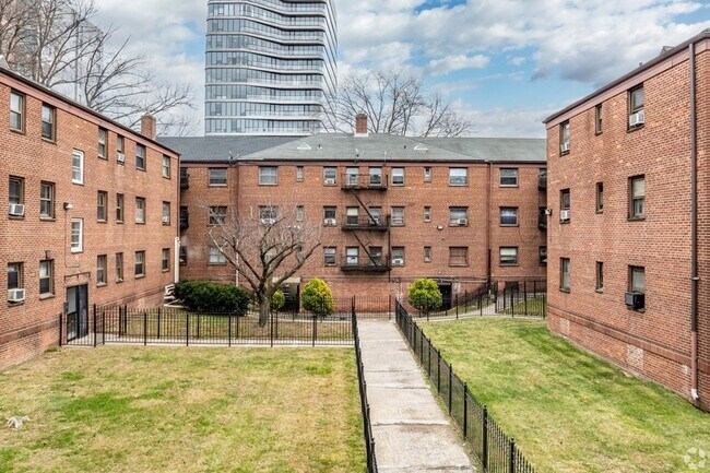 Building Photo - 255-271 S Harrison St - B6