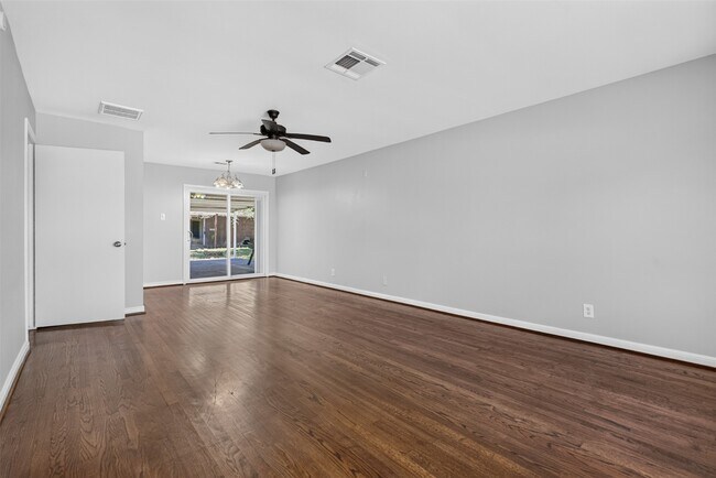 Building Photo - 1409 Wycliffe Dr