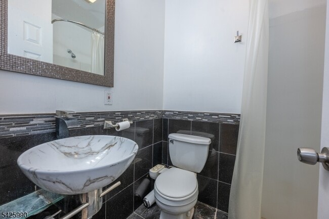 Building Photo - 12 Garfield Ave