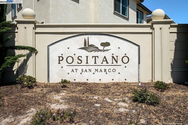 Building Photo - 2525 Modena Dr
