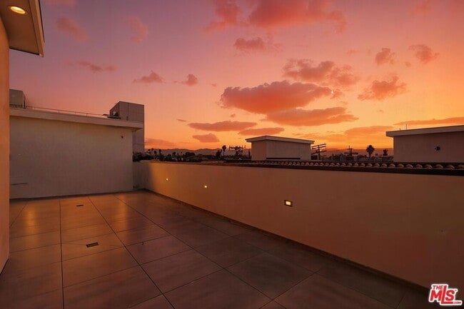 Building Photo - 14535 Killion St