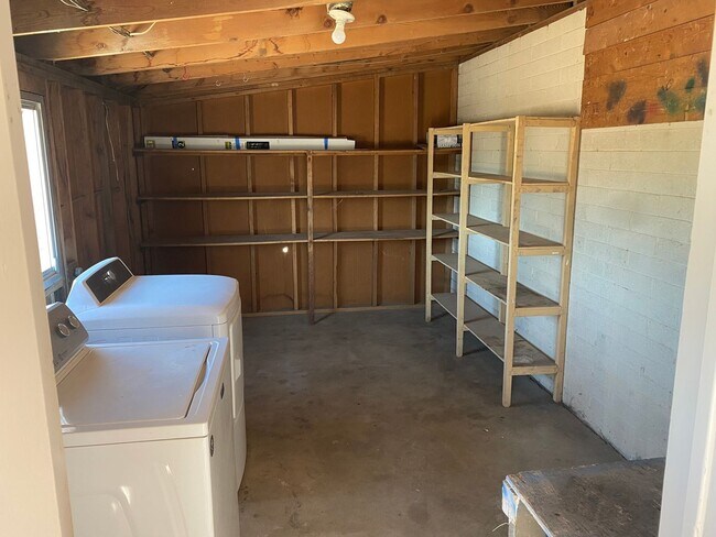 Building Photo - 3326 S Country Club Way