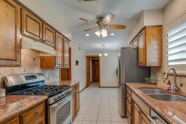 Building Photo - 704 Shady Ln