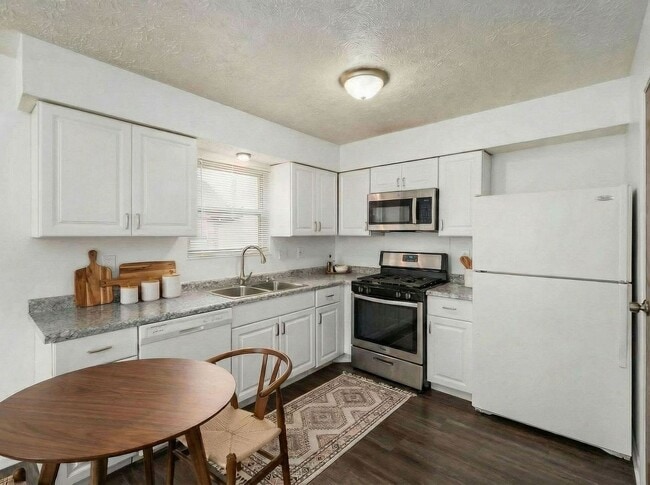 Building Photo - Duke Phillip