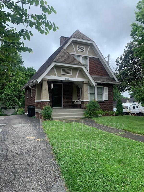 Primary Photo - 1910 Wrocklage Ave